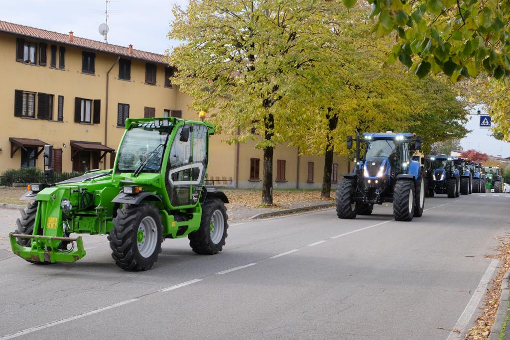 Sfilata di trattori per le vie del paese